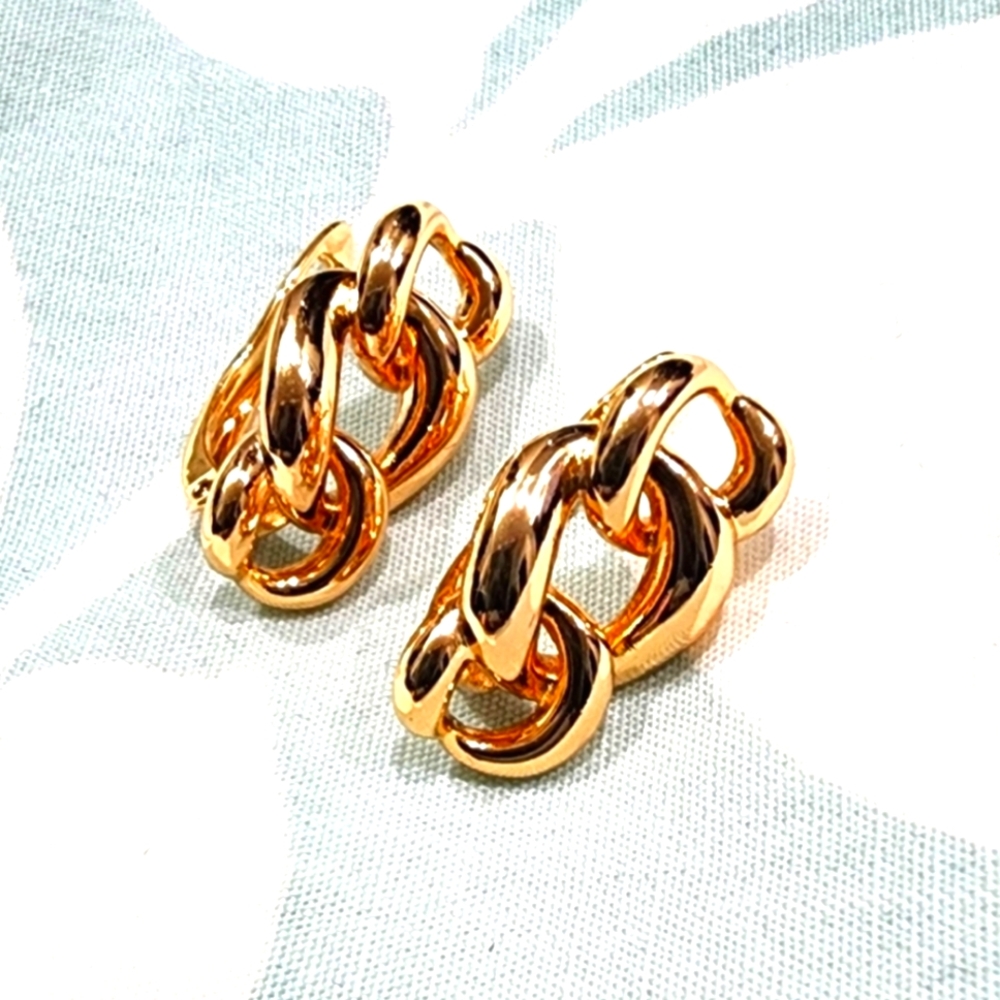 NWOT Lux Gold Tone Interlocking Links Cuff Earrings